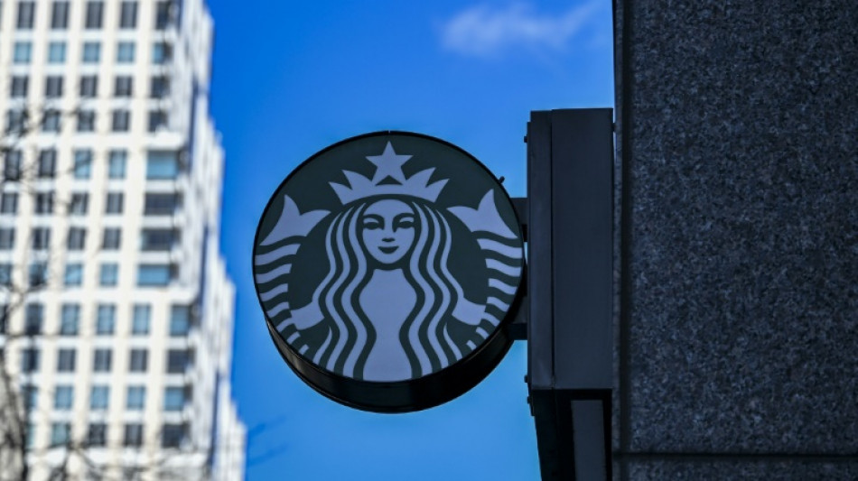 Ordenan a Starbucks pagar USD50 millones a hombre que se quemó con un té