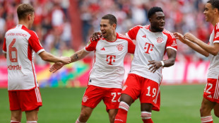 Bayern beat Cologne to delay Leverkusen title party