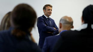 Législatives: Macron, bousculé sur sa gauche, évoque la sécurité en zone rurale