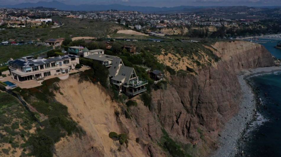 On edge: Cliff collapse leaves pricey California homes teetering