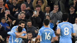 Man City back on top as Arsenal rekindle Champions League dreams