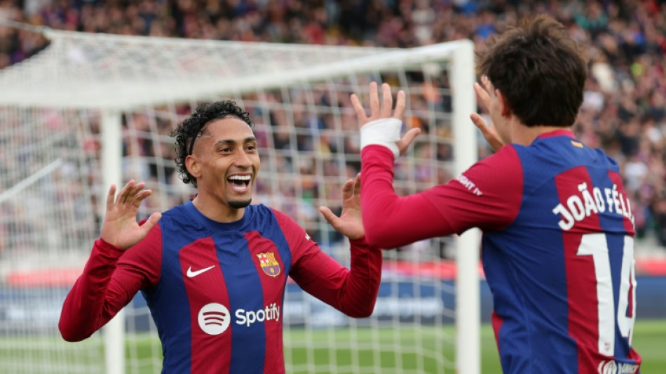 Barcelona thump Getafe to go second