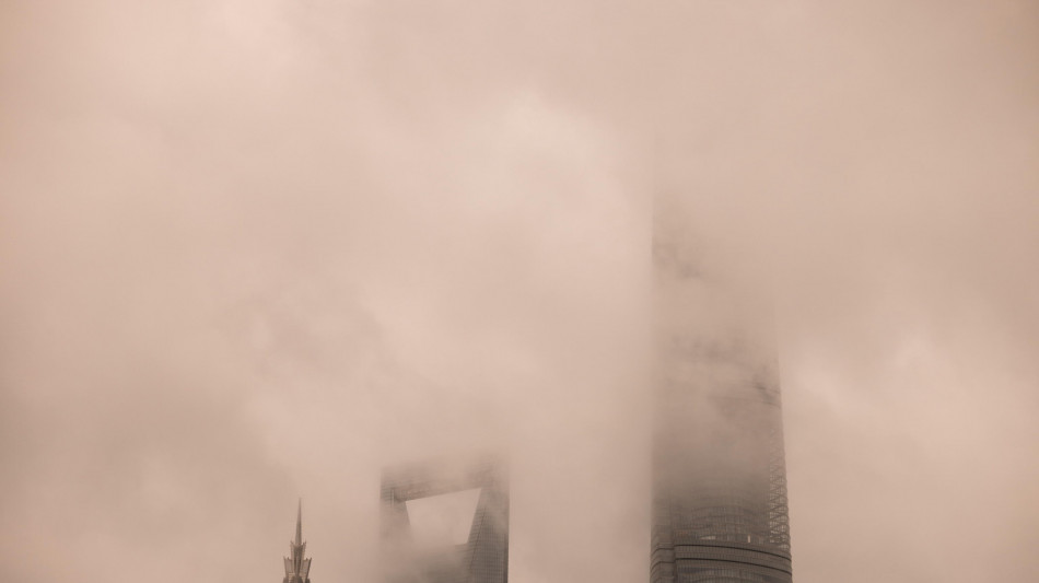 Il tifone Pulasan su Shanghai, strade allagate e disservizi