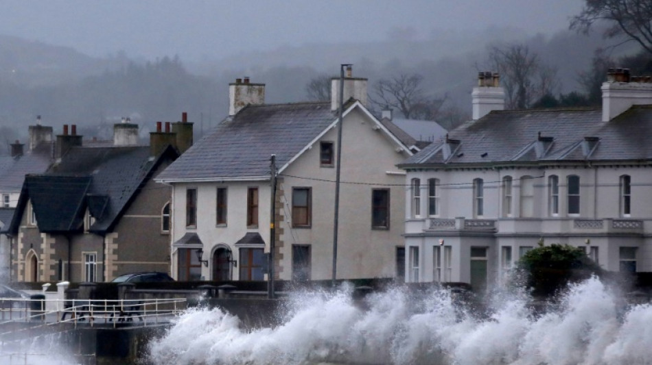 La tormenta Eowyn pasa por Irlanda y Escocia y deja sin electricidad casi un millón de hogares