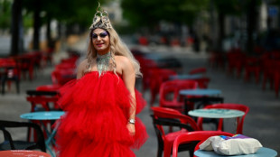 La 'drag queen' Miss Martini quiere "llevar alegría" al relevo de la llama