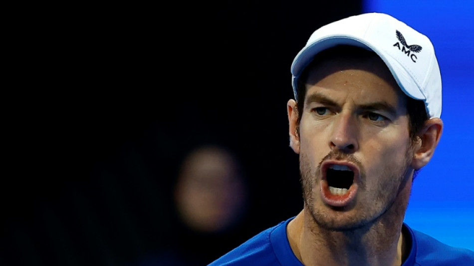 Murray fights back to reach Dubai second round