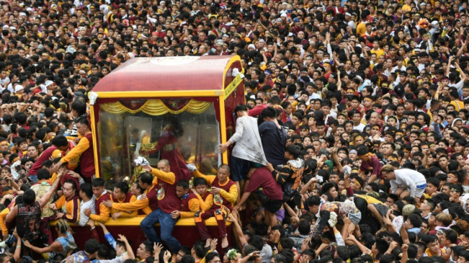 Philippine Catholics swarm Christ icon in feverish parade 