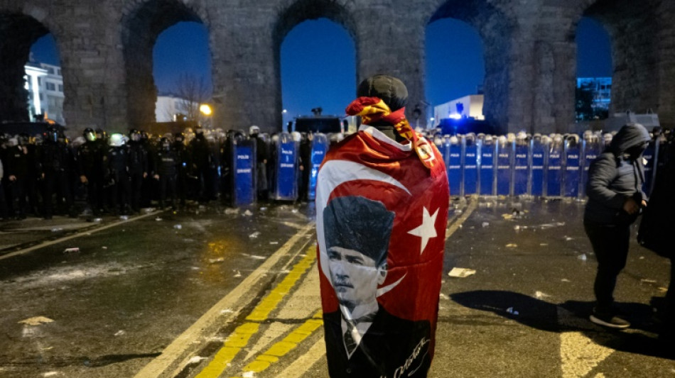 Turquie: le maire d'Istanbul de nouveau entendu après des manifestations monstres