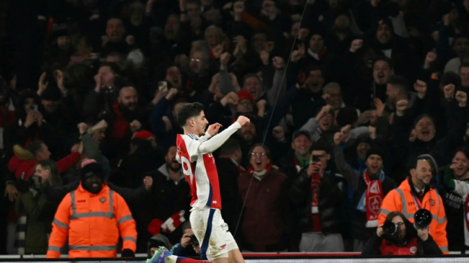 Arsenal thrash Man City to boost title challenge, Man Utd lose to Palace