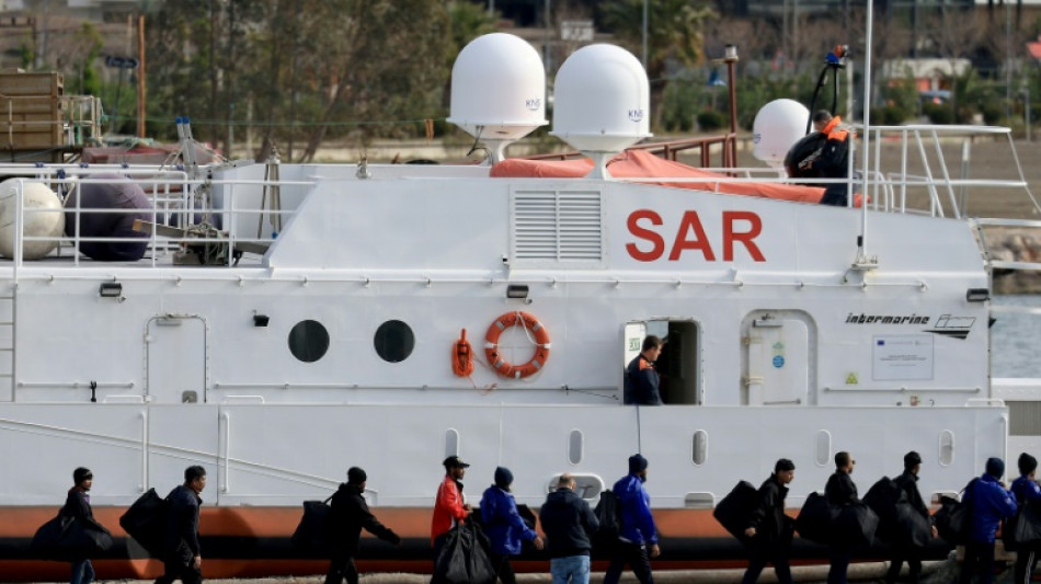 Des dizaines de migrants quittent l'Albanie pour l'Italie après une décision judicaire