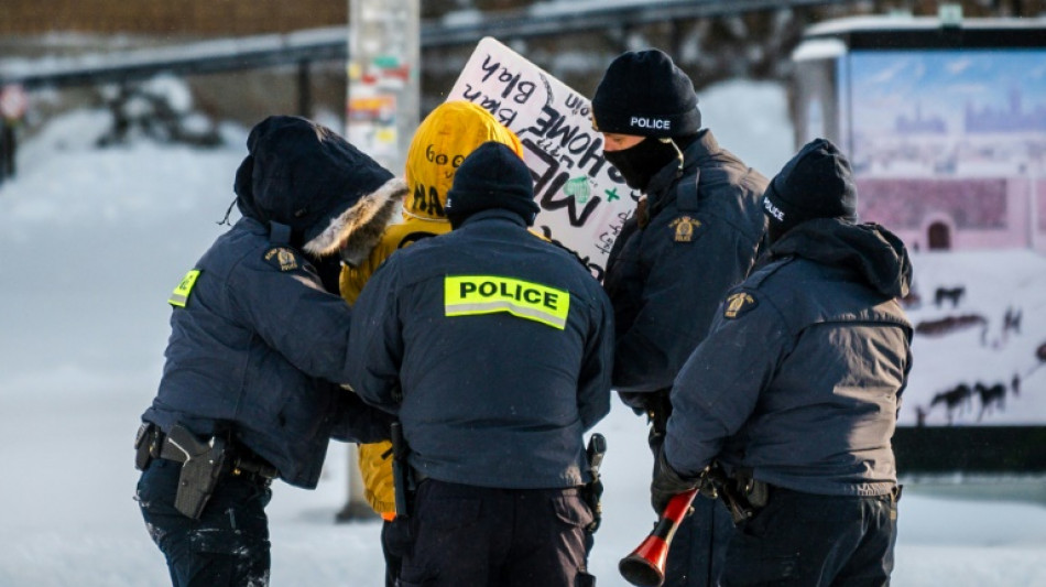 La police intervient pour évacuer les contestataires des rues d'Ottawa