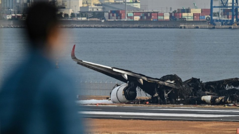 La collision à l'aéroport de Tokyo-Haneda toujours inexpliquée, l'enquête en cours