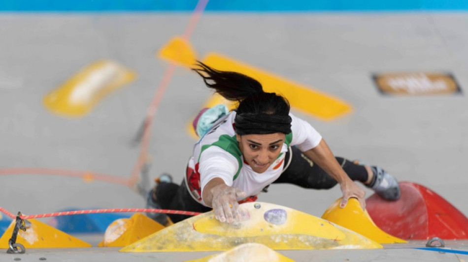 Iran: la sportive Elnaz Rekabi accueillie en héroïne à Téhéran