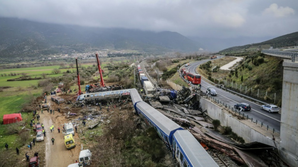 La Grèce sous le choc après une collision frontale entre deux trains qui a fait au moins 36 morts