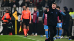 Crisis-club Napoli replace coach Mazzarri ahead of Barca clash