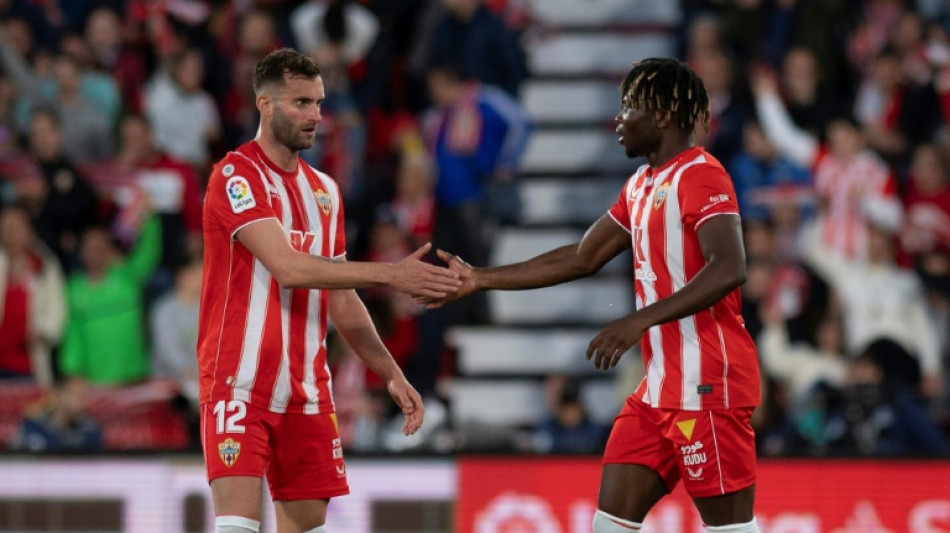 El Barça pierde en Almería y da esperanzas al Real Madrid