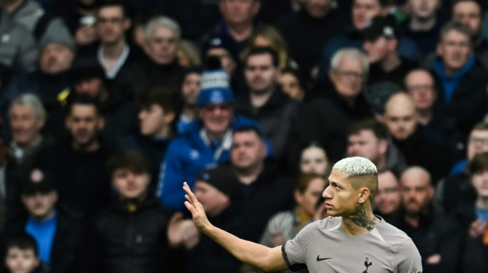 Everton strike late to deny Tottenham despite Richarlison double