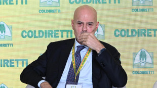 Eni sbanda in Borsa e poi riduce il calo all'1,3%