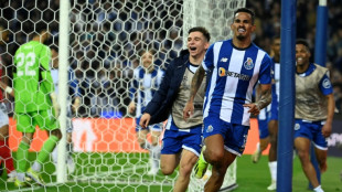 Galeno stuns timid Arsenal with late Porto winner