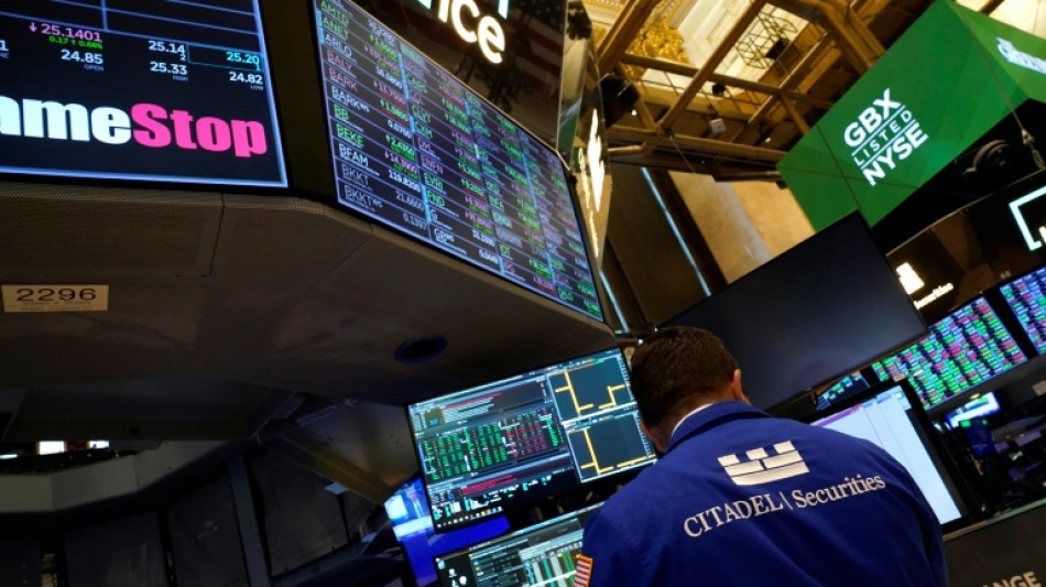 Wall Street évolue dans le rouge avant une semaine chargée en nouvelles économiques