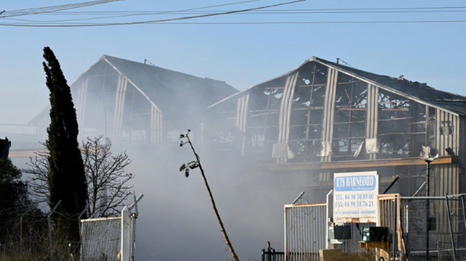 Incendie de milliers de tonnes de déchets dans le Sud: extinction prévue dans une semaine