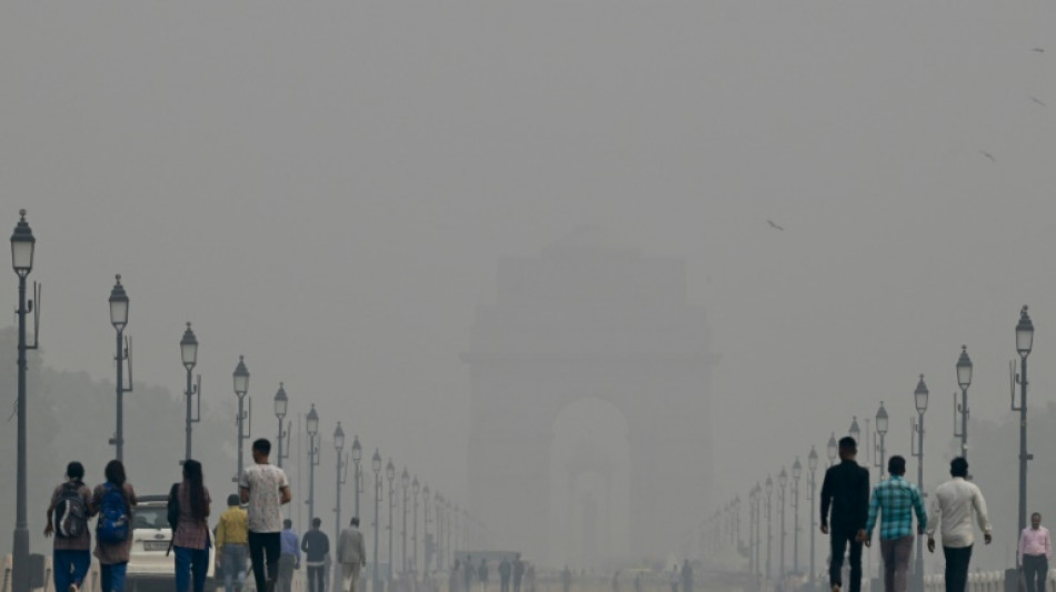 La capital de India cierra escuelas por una nube tóxica