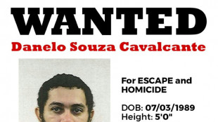 Escaped killer evades US police in huge manhunt