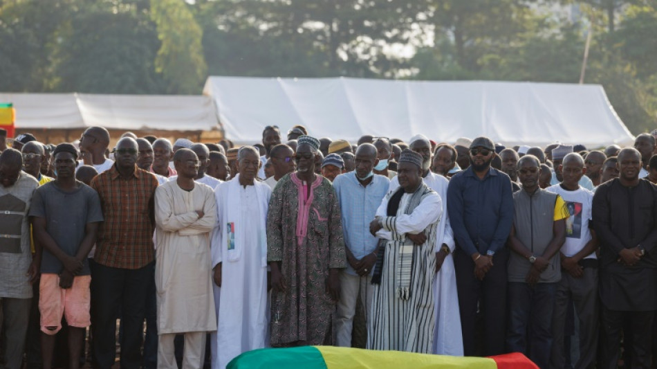 Le Mali rend un ultime hommage à Salif Keita, ancienne gloire du foot africain