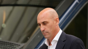 Ex-presidente da Federação Espanhola Luis Rubiales é suspenso por três anos pela Fifa