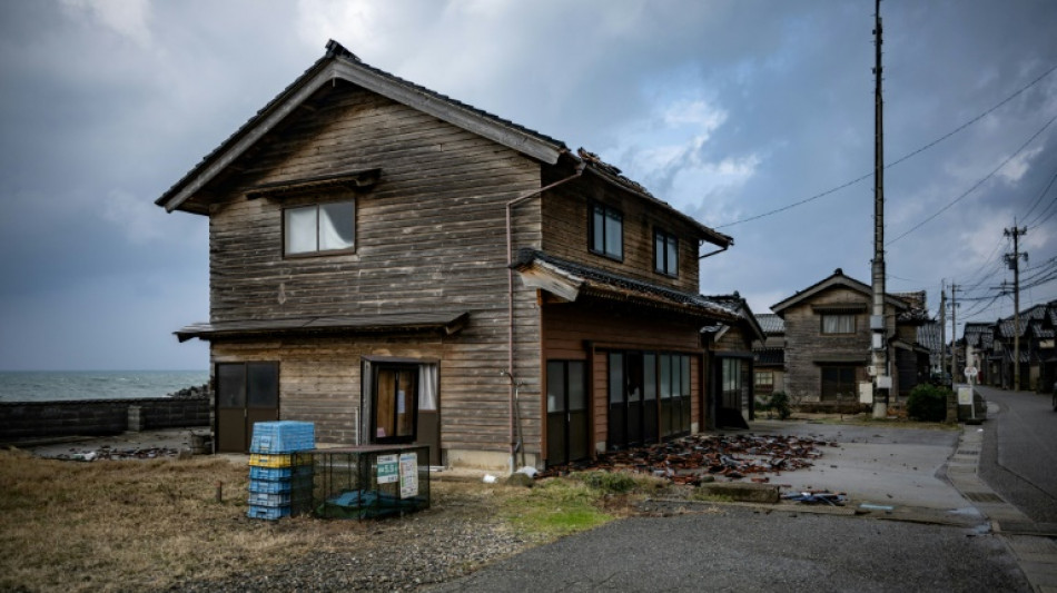 Casas antiguas sobreviven en un pequeño poblado japonés después del terremoto