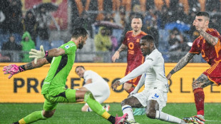 Inter fight past Roma to move seven points clear