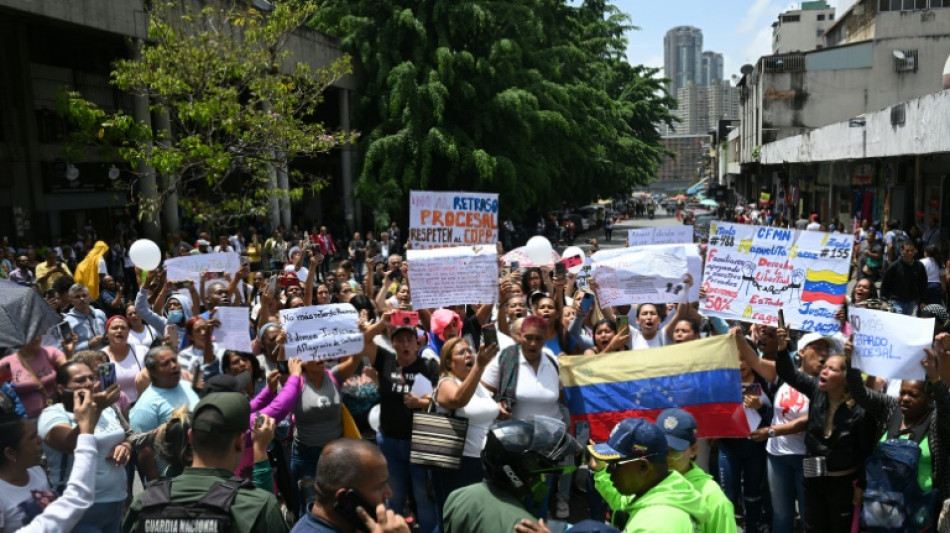 'Queremos respostas': parentes de presidiários em greve de fome protestam em Caracas