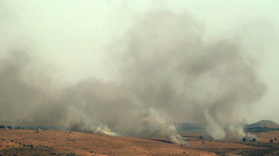 Hezbollah ataca Israel com centenas de foguetes; bombardeios prosseguem em Gaza