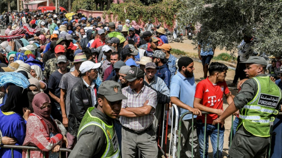 Séisme au Maroc: des tentes pour des survivants à l'avenir incertain