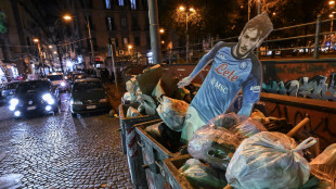 Napoli: l'ira dei tifosi, nei rifiuti il cartonato di Kvara