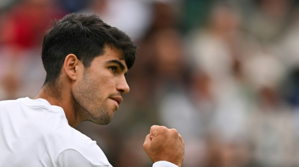 Alcaraz coasts into Wimbledon third round