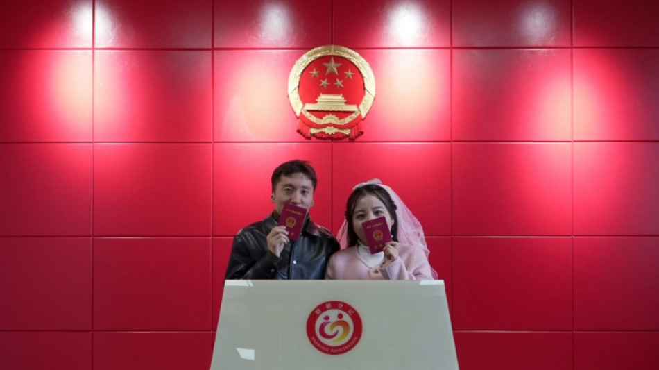 Beijing simplifies marriages to encourage Chinese to wed