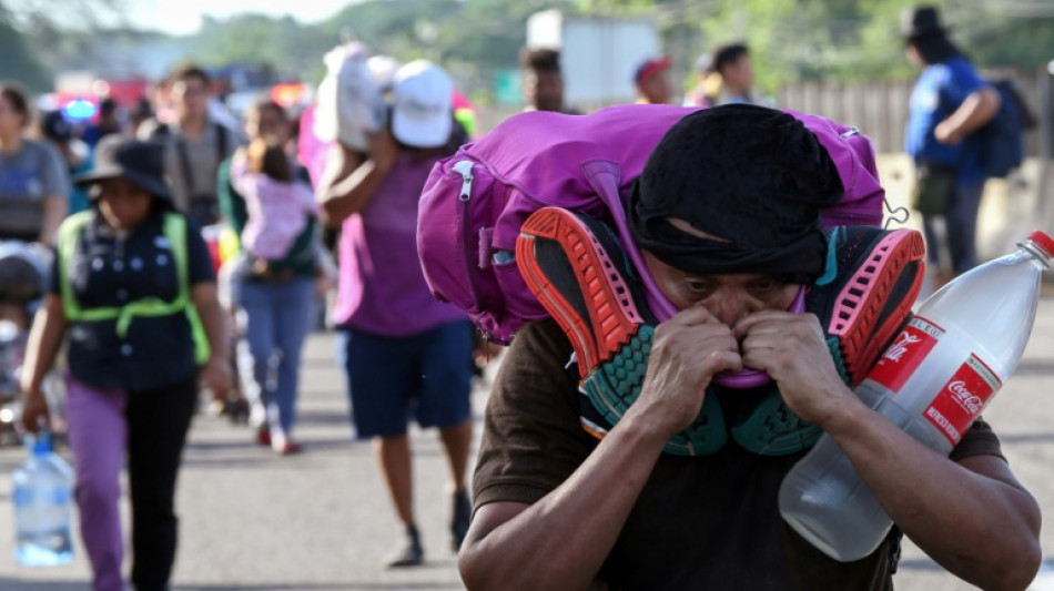 Centenares de migrantes marchan en México por salvoconductos para llegar a EEUU