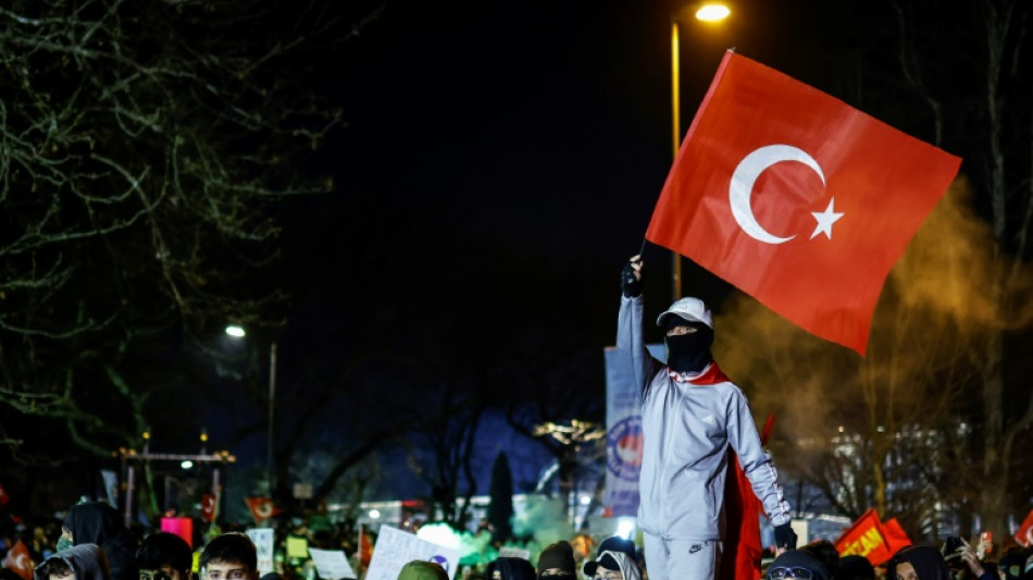 Turquie : le maire d'Istanbul en prison, la contestation se poursuit