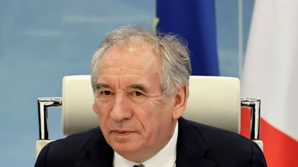 Bayrou va consulter les forces politiques, sur fond de cyclone meurtrier à Mayotte 