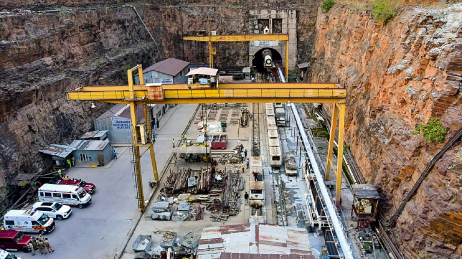 Rescatistas buscan a ocho personas atrapadas en el colapso de un túnel en India