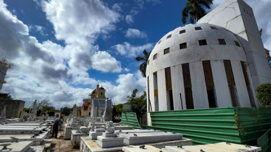 The lovers who left their heart in Havana cemetery