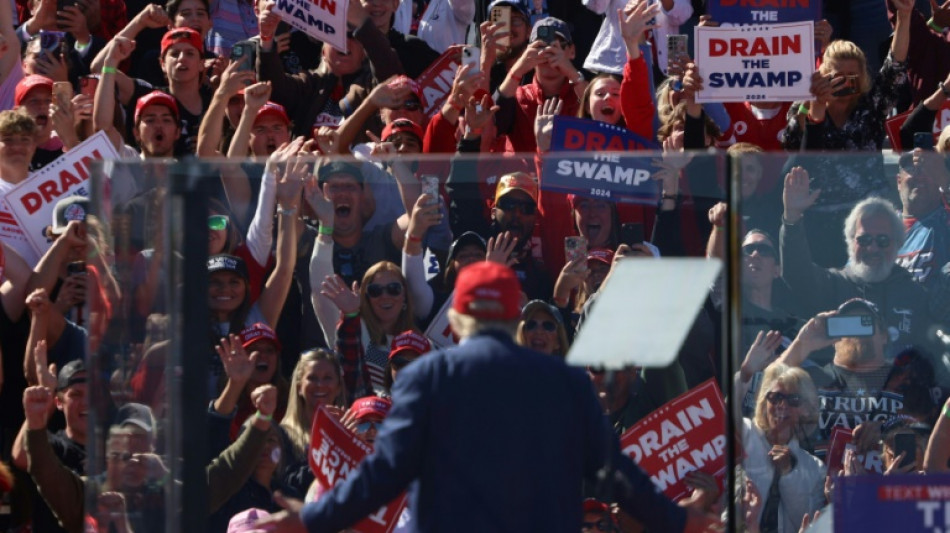 Em estados-chave, Trump aquece campanha e Harris se prepara para debate