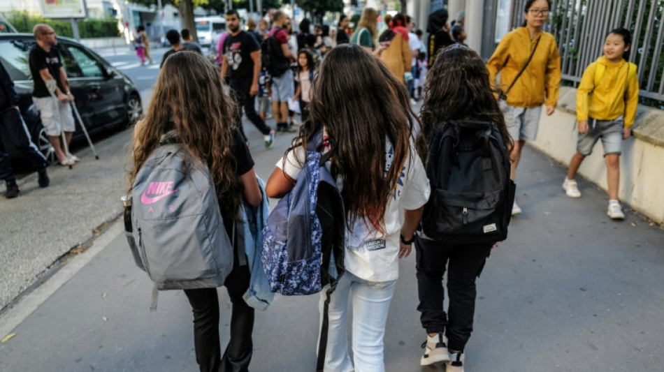 Abayas, pénurie d'enseignants: l'année scolaire démarre entre défis et défiance