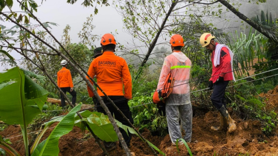 Sube a 19 el balance de muertos por el alud en Indonesia