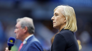 Navratilova revela que sus cánceres de mama y garganta han remitido