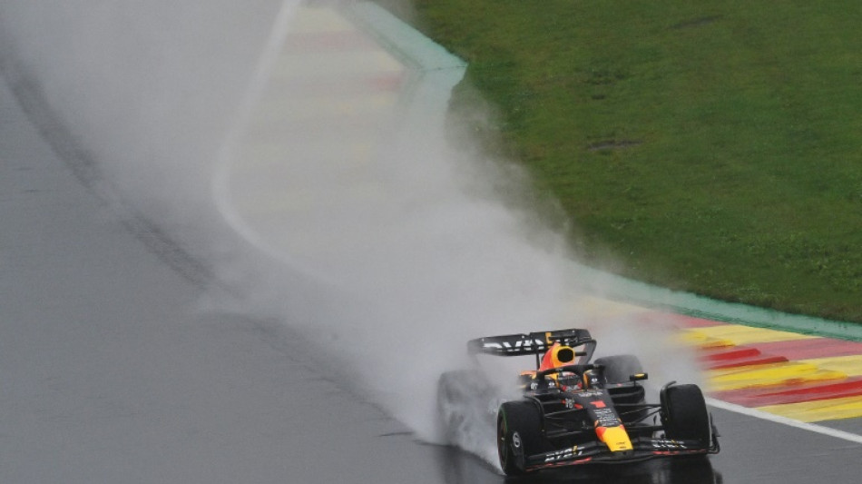 Sob chuva intensa, Sainz domina único treino livre do GP da Bélgica