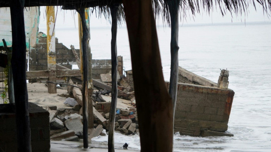 México registra dos muertes por el huracán John y lanza una alerta en el Caribe por Helene