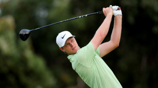 Australia's Davis holds PGA Hawaii lead after first round