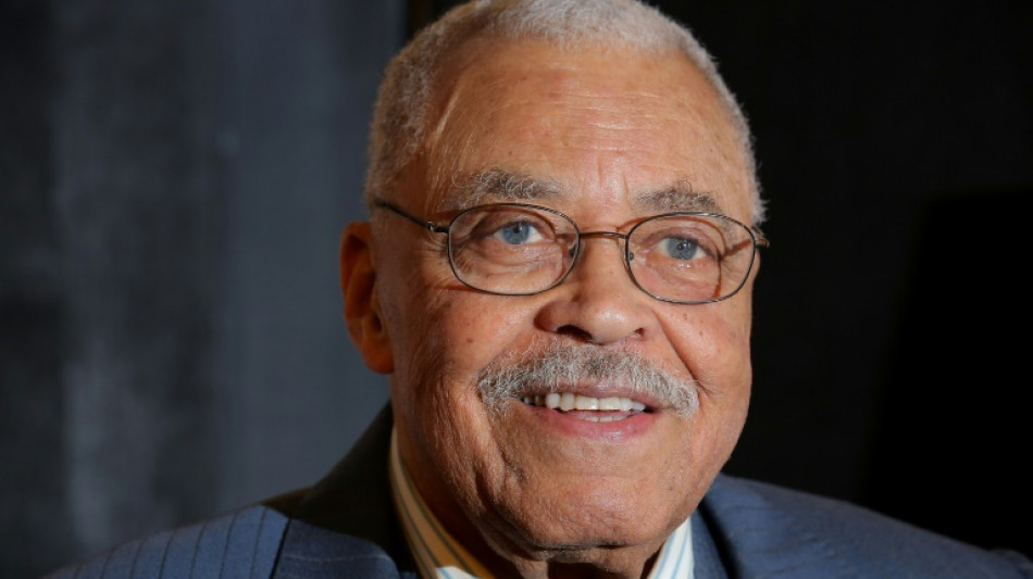 James Earl Jones, actor que dio voz a Darth Vader, muere a los 93 años 